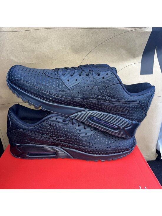 Athletic_Shoes